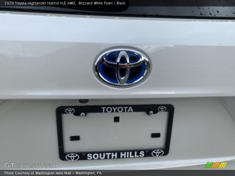 Blizzard White Pearl / Black 2020 Toyota Highlander Hybrid XLE AWD