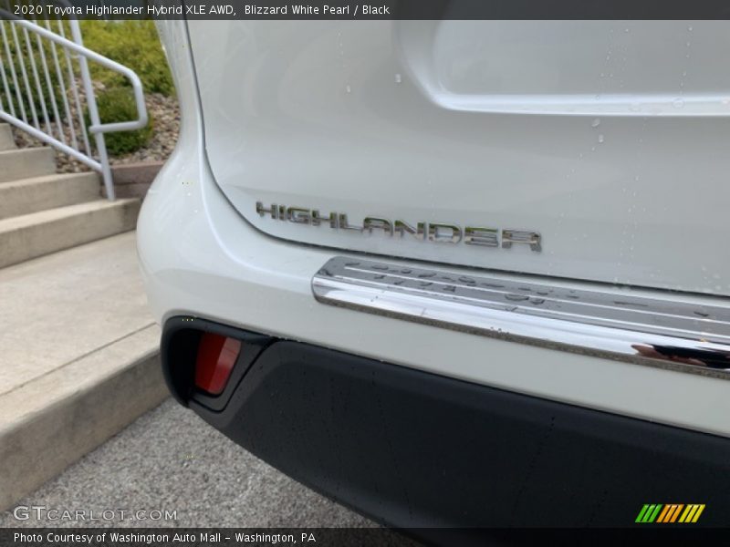 Blizzard White Pearl / Black 2020 Toyota Highlander Hybrid XLE AWD