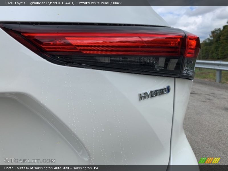 Blizzard White Pearl / Black 2020 Toyota Highlander Hybrid XLE AWD