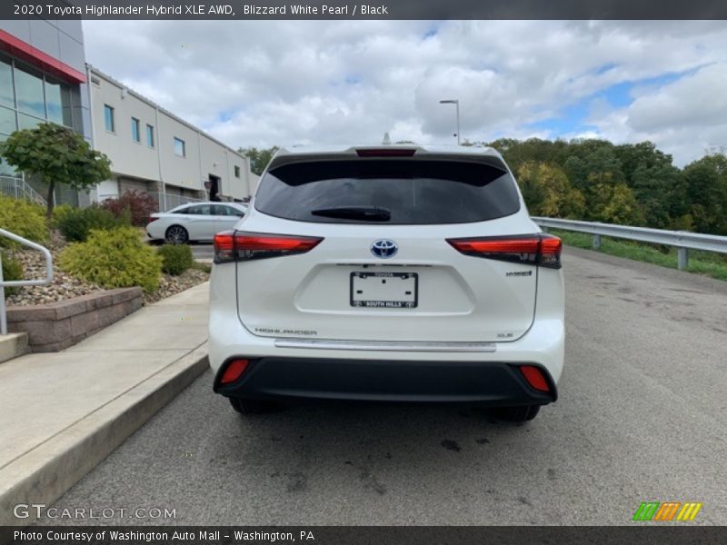 Blizzard White Pearl / Black 2020 Toyota Highlander Hybrid XLE AWD