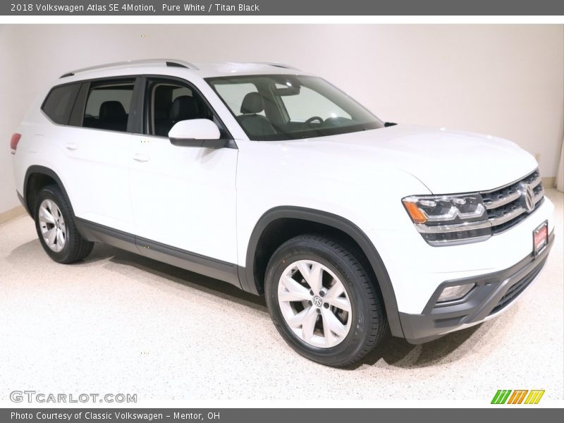 Pure White / Titan Black 2018 Volkswagen Atlas SE 4Motion