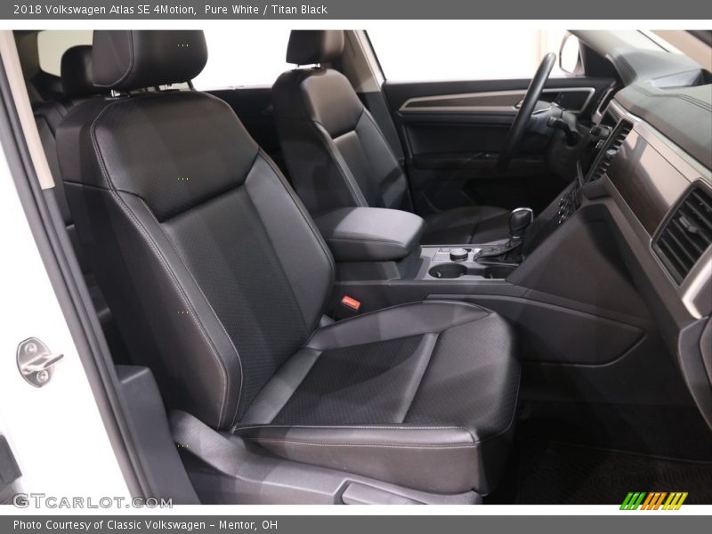 Pure White / Titan Black 2018 Volkswagen Atlas SE 4Motion