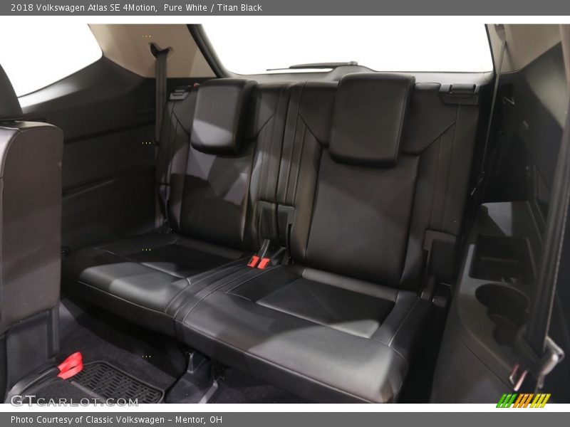 Pure White / Titan Black 2018 Volkswagen Atlas SE 4Motion