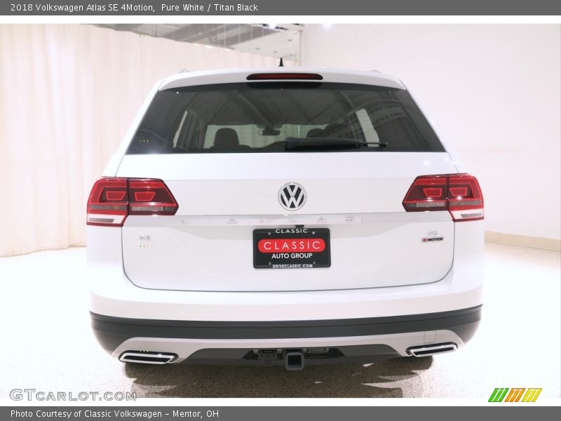 Pure White / Titan Black 2018 Volkswagen Atlas SE 4Motion