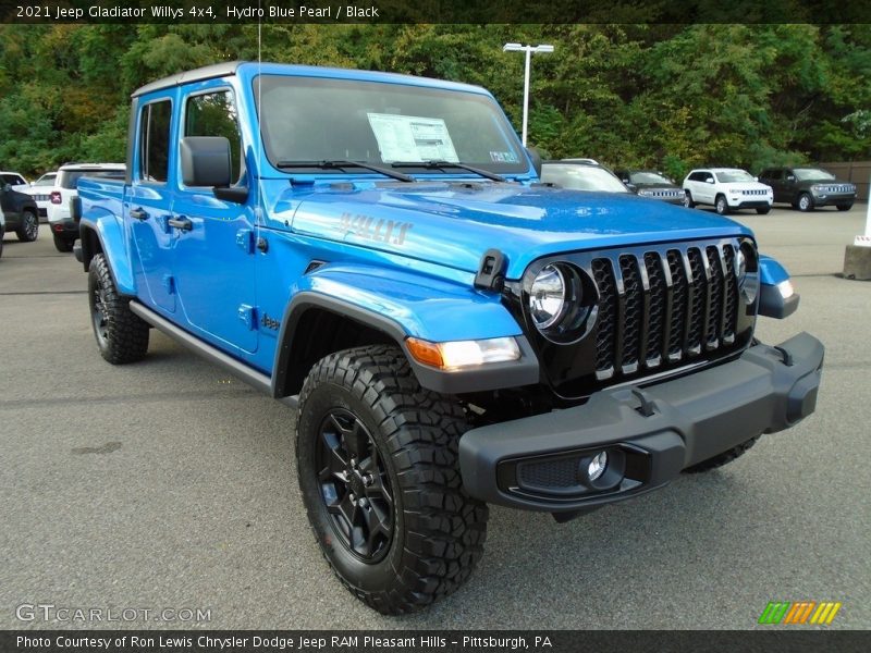 Front 3/4 View of 2021 Gladiator Willys 4x4
