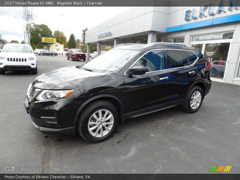 Magnetic Black / Charcoal 2017 Nissan Rogue SV AWD
