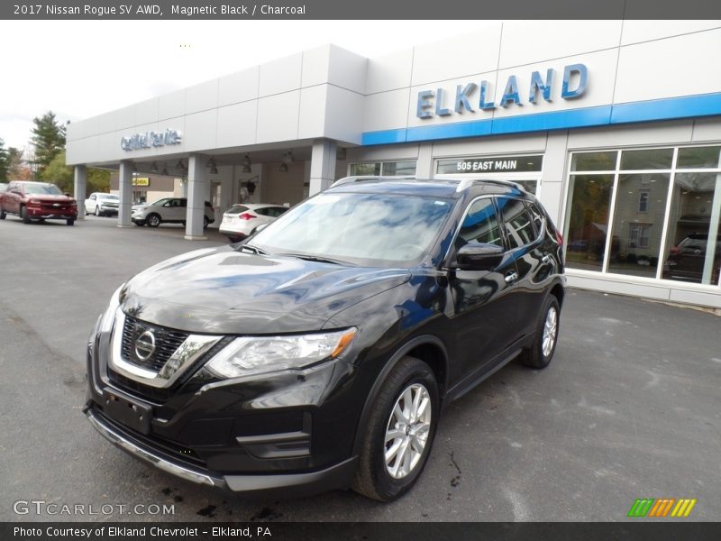 Magnetic Black / Charcoal 2017 Nissan Rogue SV AWD