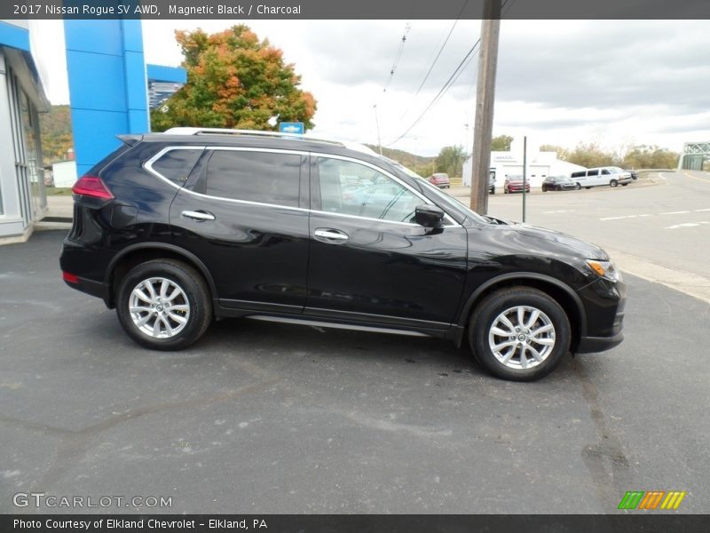 Magnetic Black / Charcoal 2017 Nissan Rogue SV AWD