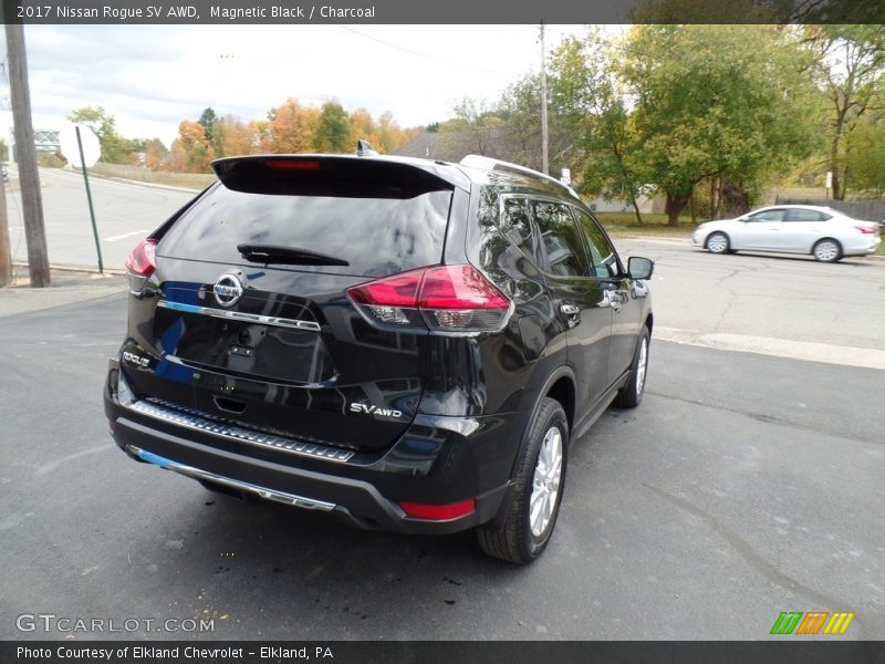 Magnetic Black / Charcoal 2017 Nissan Rogue SV AWD