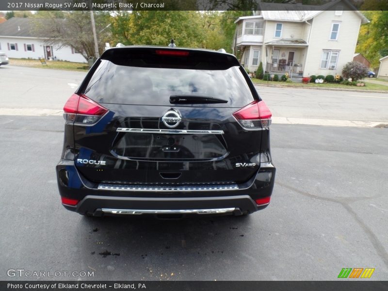 Magnetic Black / Charcoal 2017 Nissan Rogue SV AWD