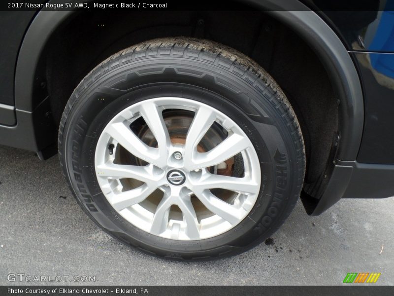 Magnetic Black / Charcoal 2017 Nissan Rogue SV AWD