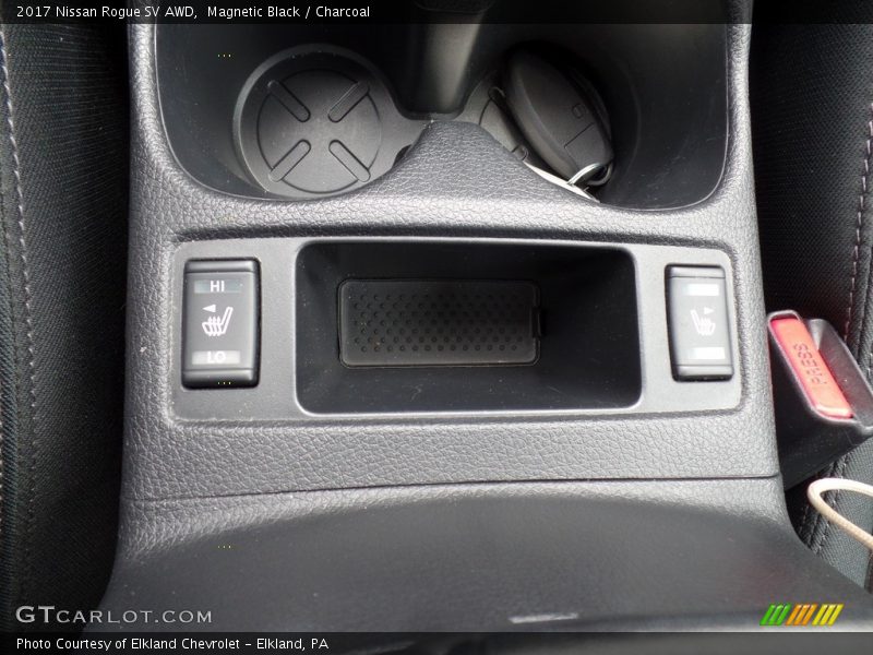 Magnetic Black / Charcoal 2017 Nissan Rogue SV AWD