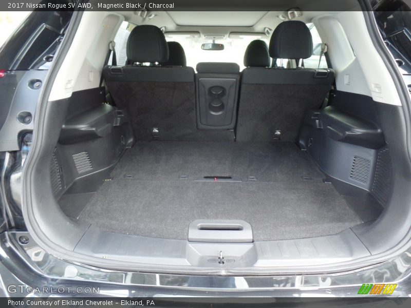 Magnetic Black / Charcoal 2017 Nissan Rogue SV AWD