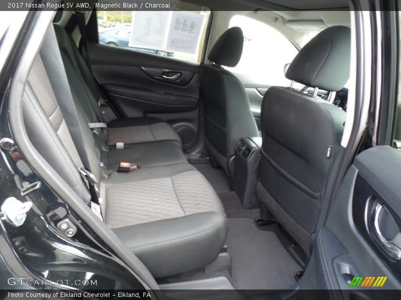 Magnetic Black / Charcoal 2017 Nissan Rogue SV AWD