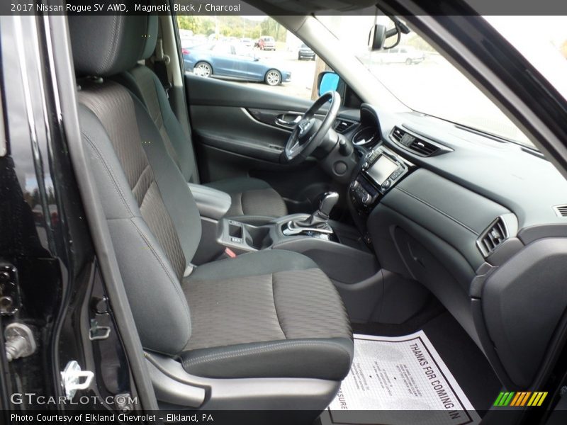Magnetic Black / Charcoal 2017 Nissan Rogue SV AWD