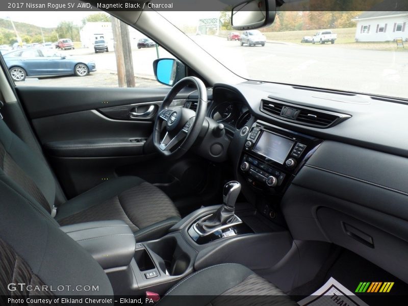 Magnetic Black / Charcoal 2017 Nissan Rogue SV AWD