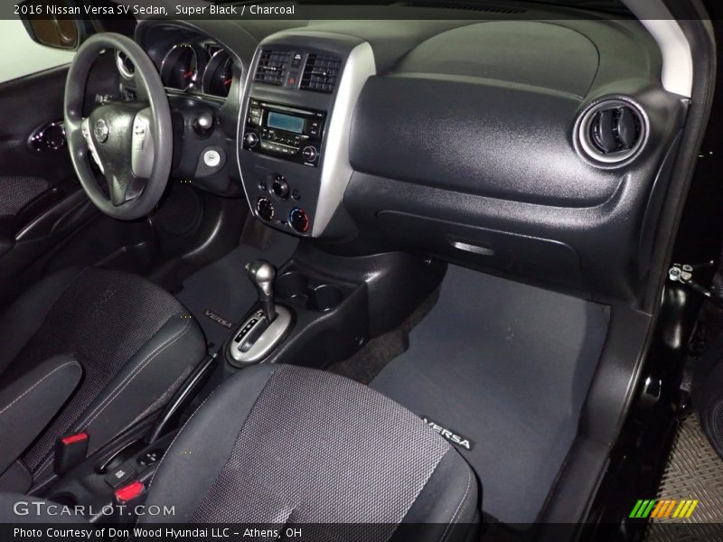 Super Black / Charcoal 2016 Nissan Versa SV Sedan