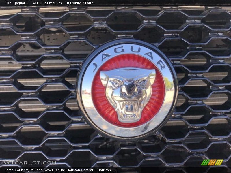 Fuji White / Latte 2020 Jaguar F-PACE 25t Premium