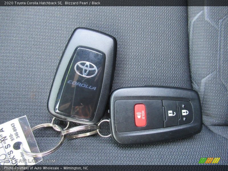 Blizzard Pearl / Black 2020 Toyota Corolla Hatchback SE