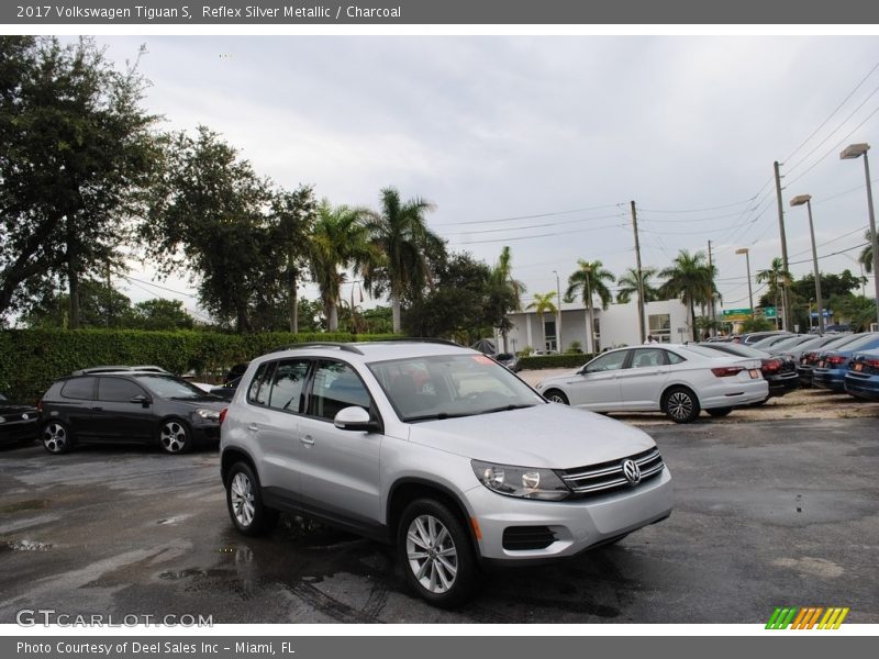 Reflex Silver Metallic / Charcoal 2017 Volkswagen Tiguan S