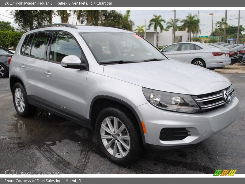 Reflex Silver Metallic / Charcoal 2017 Volkswagen Tiguan S