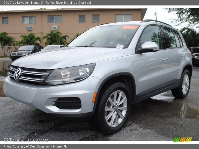 Reflex Silver Metallic / Charcoal 2017 Volkswagen Tiguan S