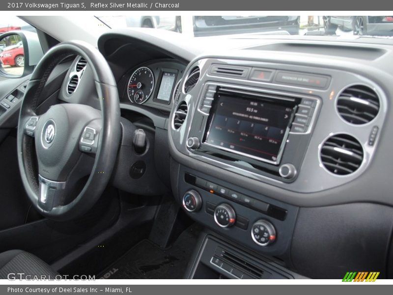 Reflex Silver Metallic / Charcoal 2017 Volkswagen Tiguan S
