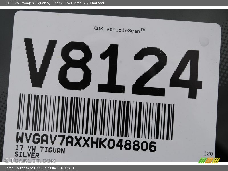 Reflex Silver Metallic / Charcoal 2017 Volkswagen Tiguan S