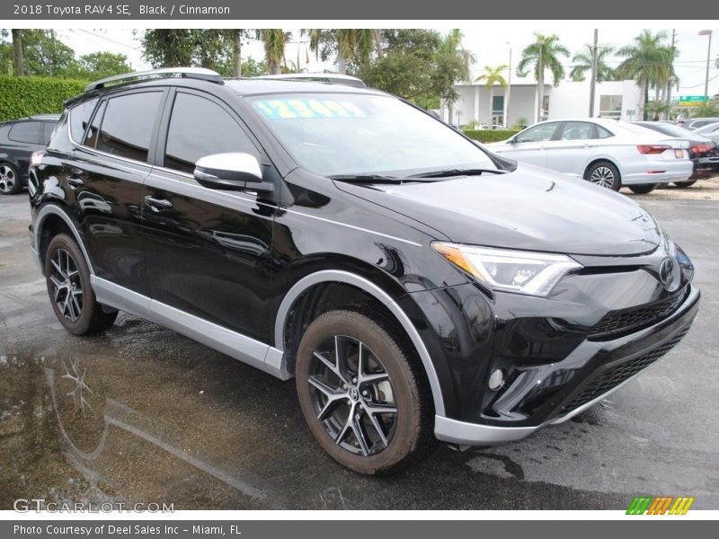 Front 3/4 View of 2018 RAV4 SE