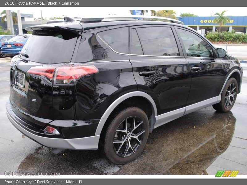 Black / Cinnamon 2018 Toyota RAV4 SE