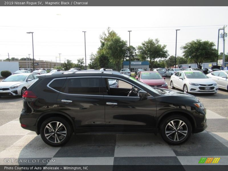 Magnetic Black / Charcoal 2019 Nissan Rogue SV