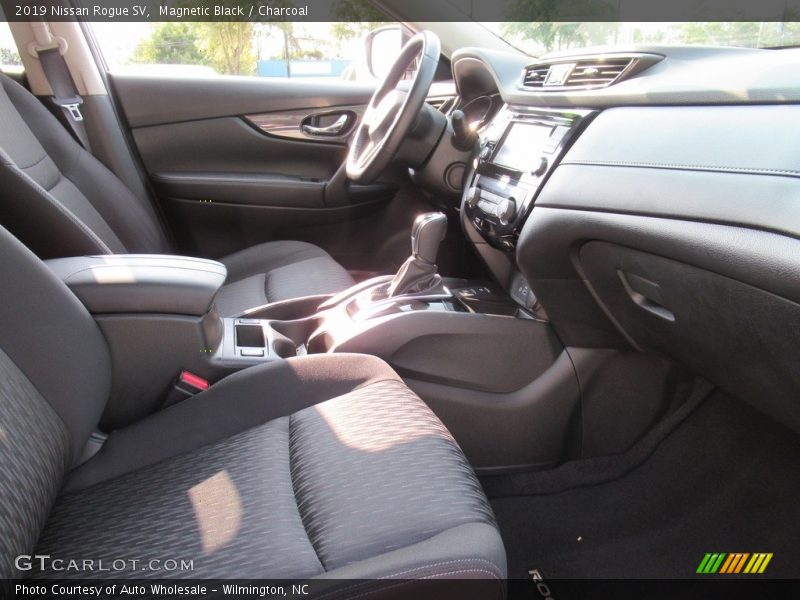 Magnetic Black / Charcoal 2019 Nissan Rogue SV