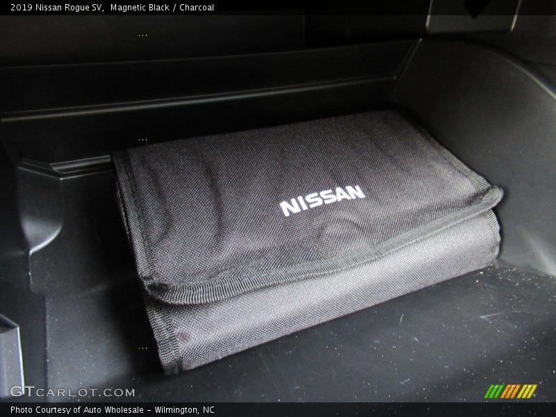 Magnetic Black / Charcoal 2019 Nissan Rogue SV