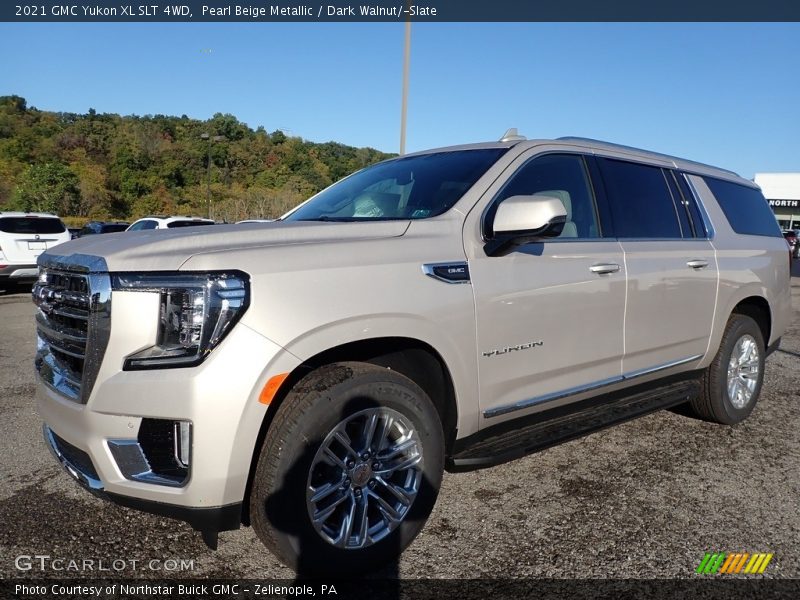 Front 3/4 View of 2021 Yukon XL SLT 4WD