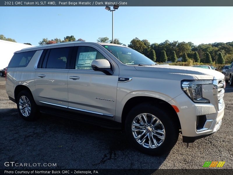 Pearl Beige Metallic / Dark Walnut/­Slate 2021 GMC Yukon XL SLT 4WD