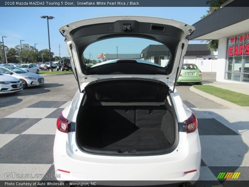 Snowflake White Pearl Mica / Black 2018 Mazda MAZDA3 Touring 5 Door