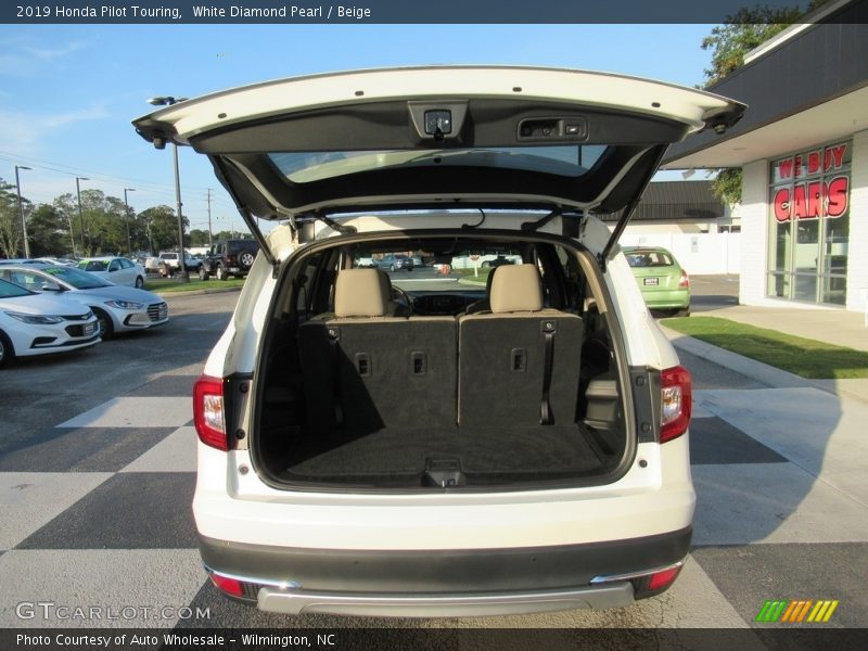 White Diamond Pearl / Beige 2019 Honda Pilot Touring