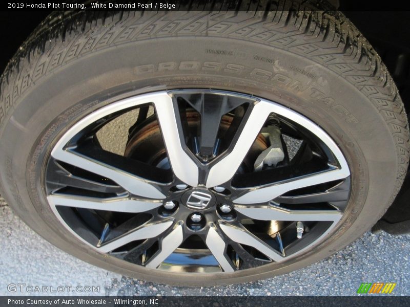 White Diamond Pearl / Beige 2019 Honda Pilot Touring