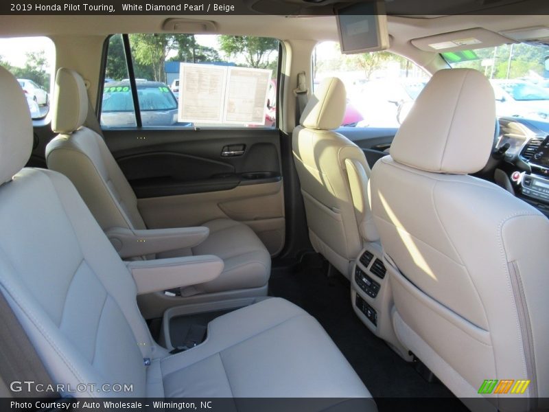 White Diamond Pearl / Beige 2019 Honda Pilot Touring