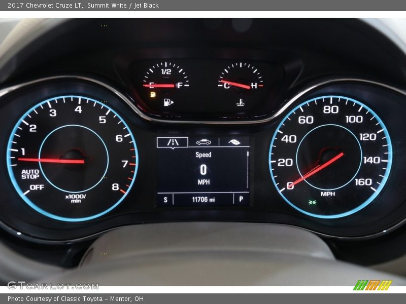 Summit White / Jet Black 2017 Chevrolet Cruze LT