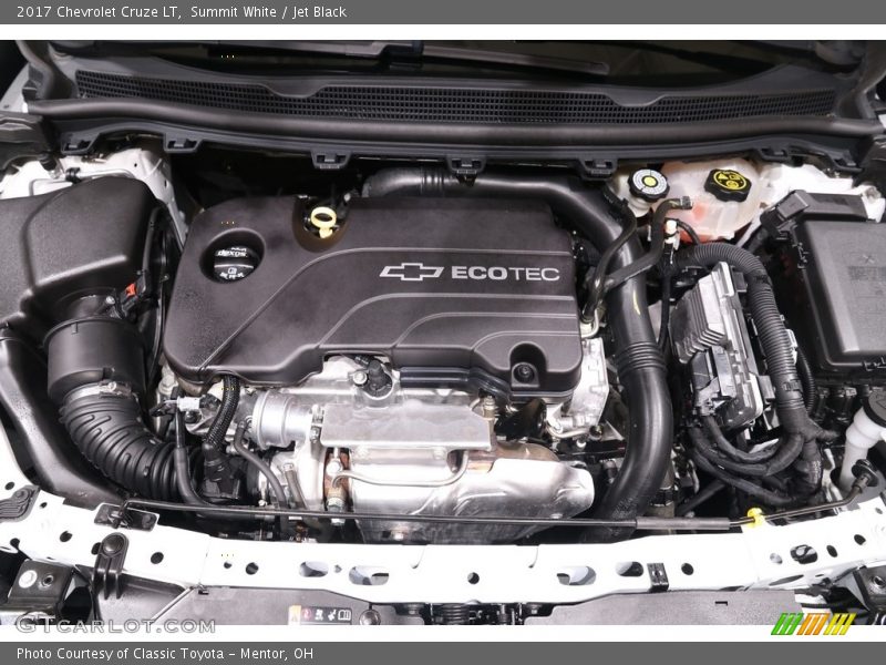 Summit White / Jet Black 2017 Chevrolet Cruze LT