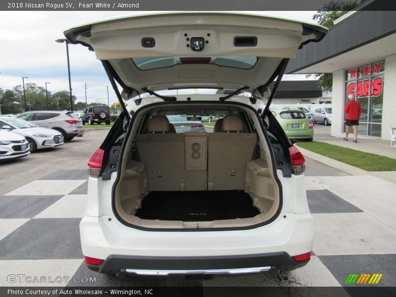 Pearl White / Almond 2018 Nissan Rogue SV