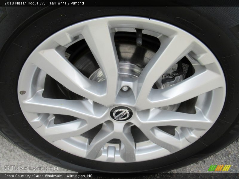 Pearl White / Almond 2018 Nissan Rogue SV