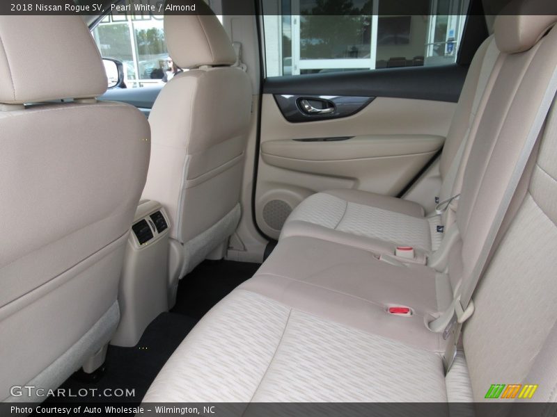Pearl White / Almond 2018 Nissan Rogue SV