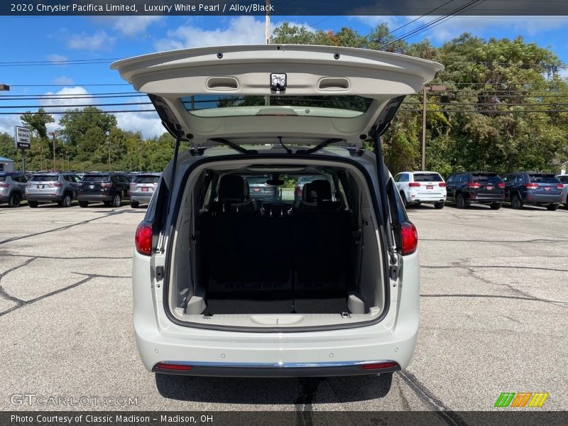 Luxury White Pearl / Alloy/Black 2020 Chrysler Pacifica Limited
