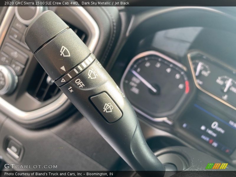Controls of 2020 Sierra 1500 SLE Crew Cab 4WD