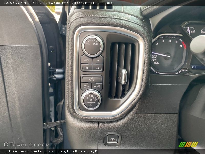 Controls of 2020 Sierra 1500 SLE Crew Cab 4WD