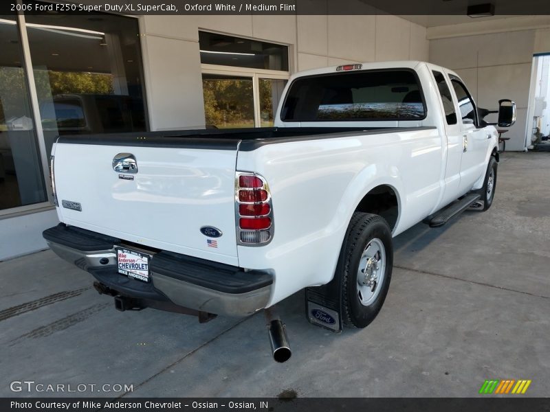 Oxford White / Medium Flint 2006 Ford F250 Super Duty XL SuperCab