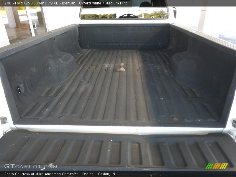 Oxford White / Medium Flint 2006 Ford F250 Super Duty XL SuperCab