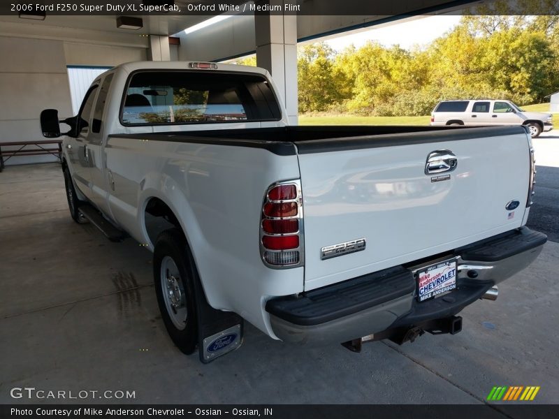 Oxford White / Medium Flint 2006 Ford F250 Super Duty XL SuperCab